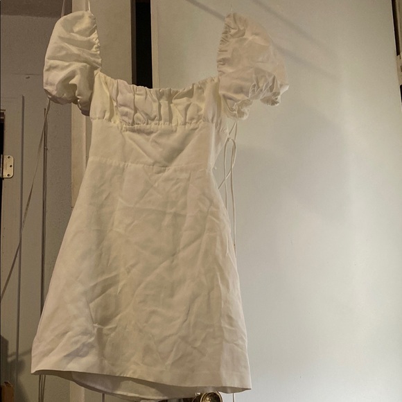 Dresses & Skirts - Elegant White Mini Dress